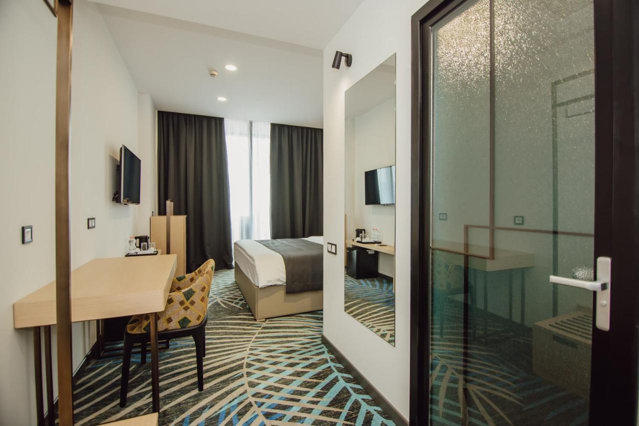 Graphic Hotel Batumi Exterior foto